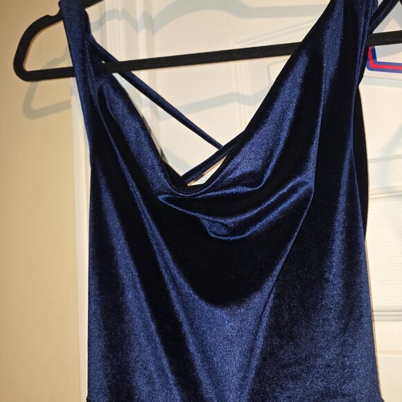 Lulu's velvet jumpsuits - Picture 2 of 6